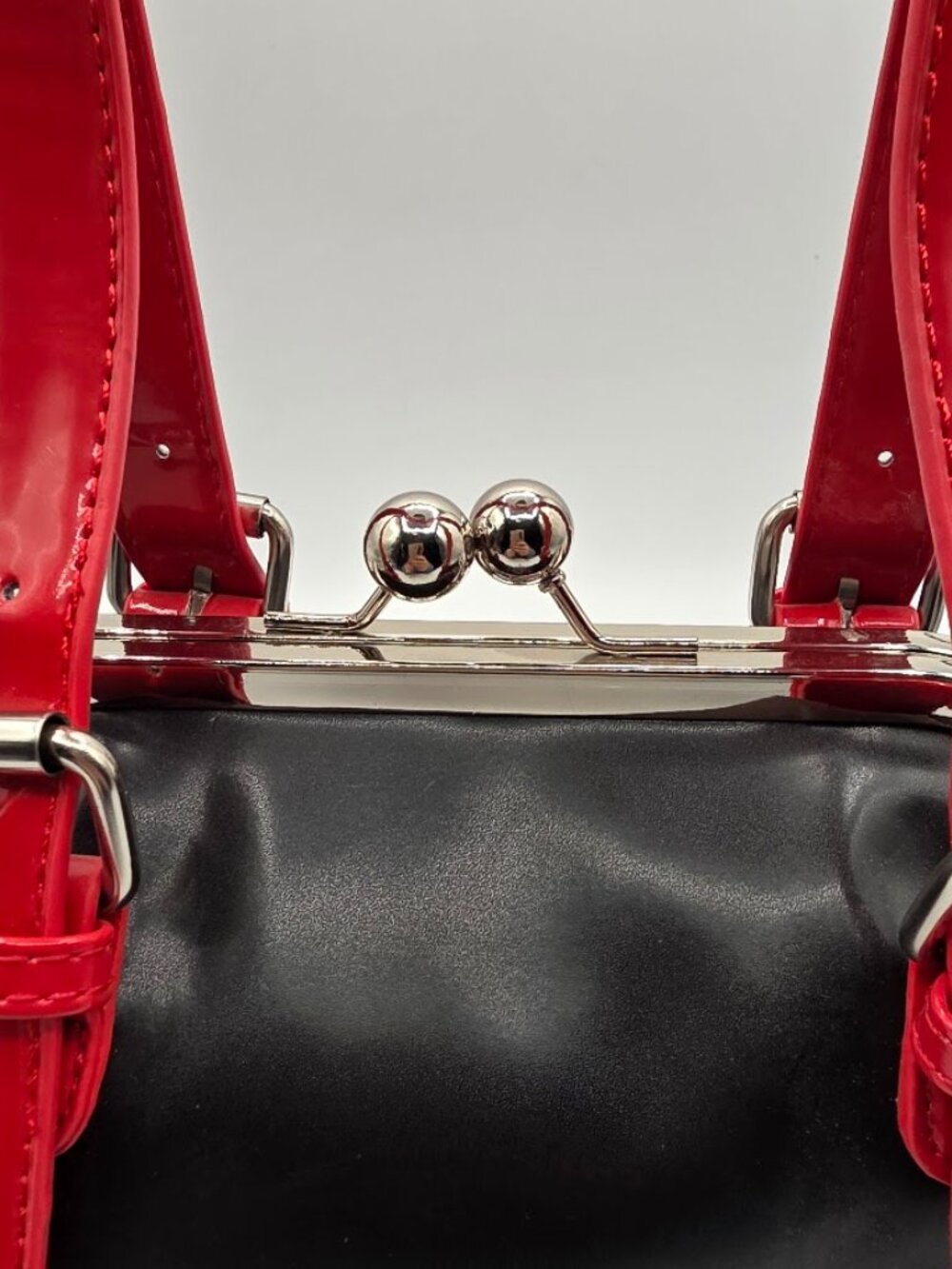 Sourpuss Retro Design Roller Derby Winged Flying Skate Handbag - Picture 5 of 13
